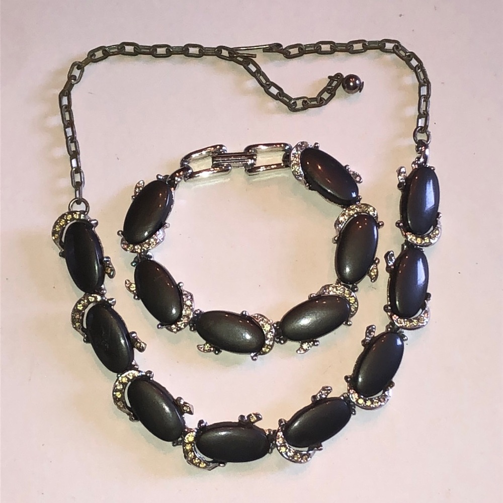 Elegant Dark Gray Metallic Oval Necklace Set with Rhinestone Accents